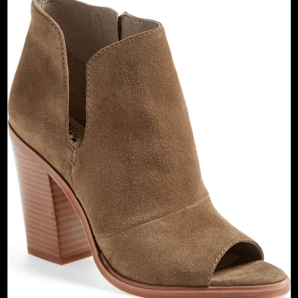 NEVER WORN Vince Camuto Kathleen Peep Toe Bootie